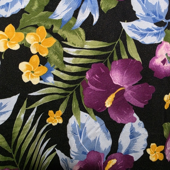 Liz & Me Floral Print Women's Top - Black and Purple - Picture 3 of 5